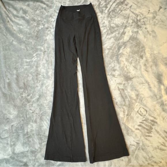 TNA Black Flare Pants

#1238 - Picture 1 of 11